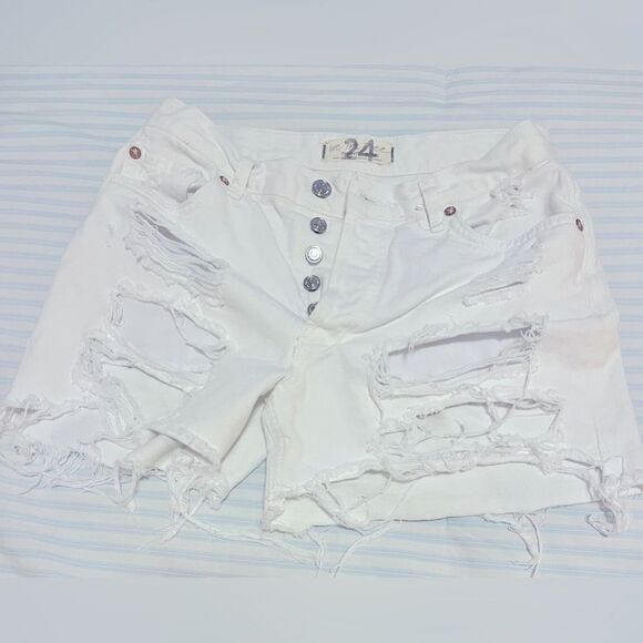 We The Free destroyed white shirts; Size 24 - Picture 10 of 14